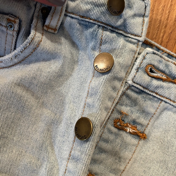 Billabong Women’s Size 27 Denim Blue Jean Skirt Light Wash Button Down - Picture 5 of 5